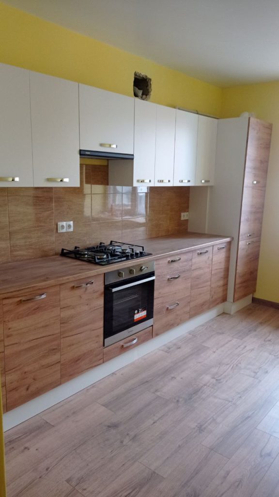 Кутова кухня з варильною поверхнею