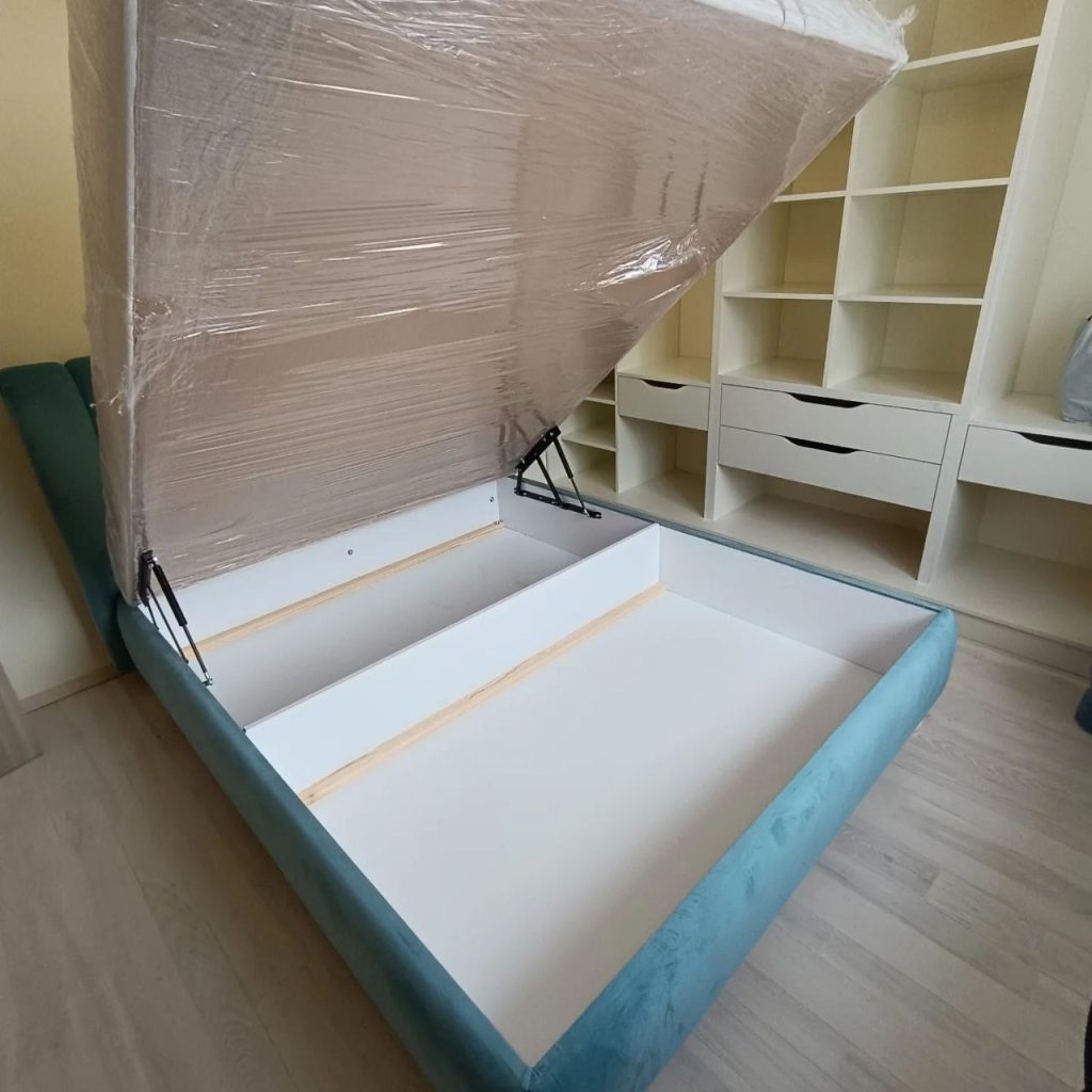 ліжко з підйомним механізмом і коробом для зберігання