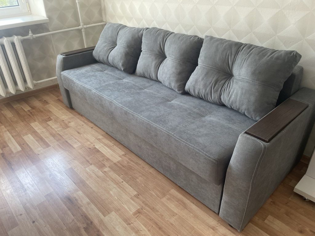 Розкладний диван зі спальним місцем 145×190 см для квартири під оренду