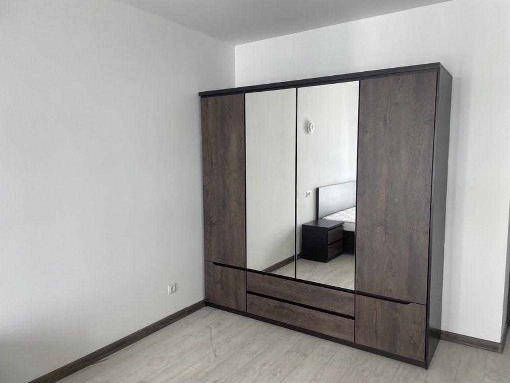 шафа з дзеркалами в спальні 16 кв м