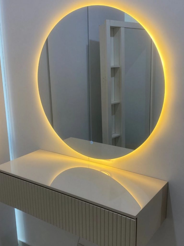 бюті зона у спальні led дзеркало сенсорне освітлення